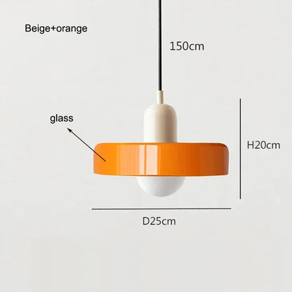 Lampe suspendue contemporaine.