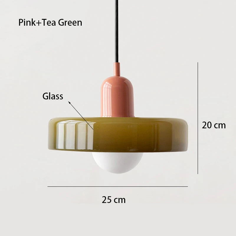 Lampe suspendue contemporaine.