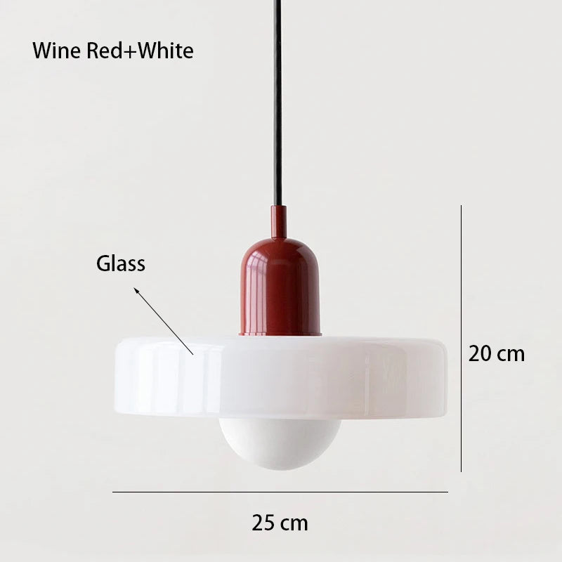 Lampe suspendue contemporaine.