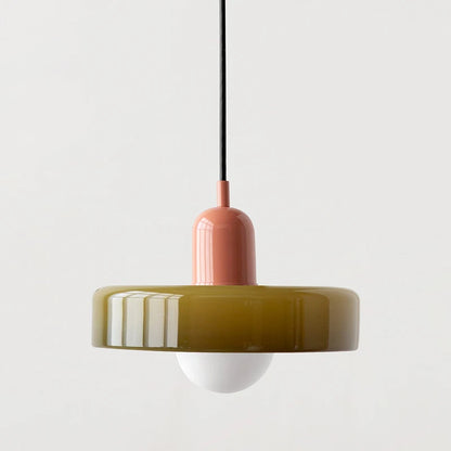 Lampe suspendue contemporaine.