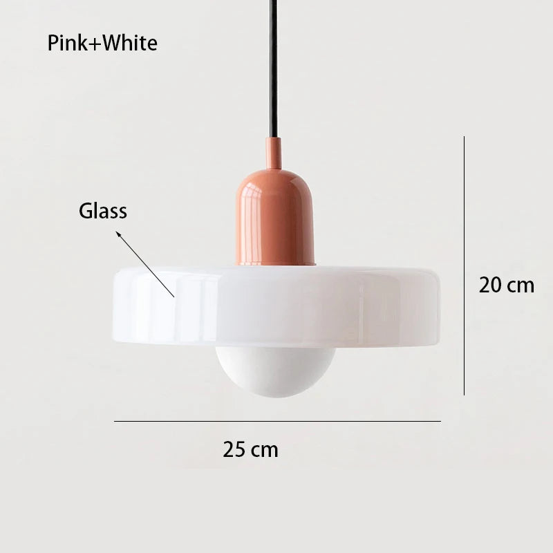 Lampe suspendue contemporaine.