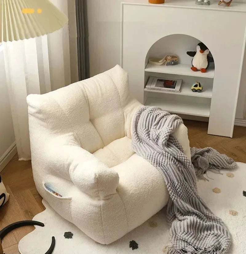 Fauteuil Marina minimaliste en tissu peluche