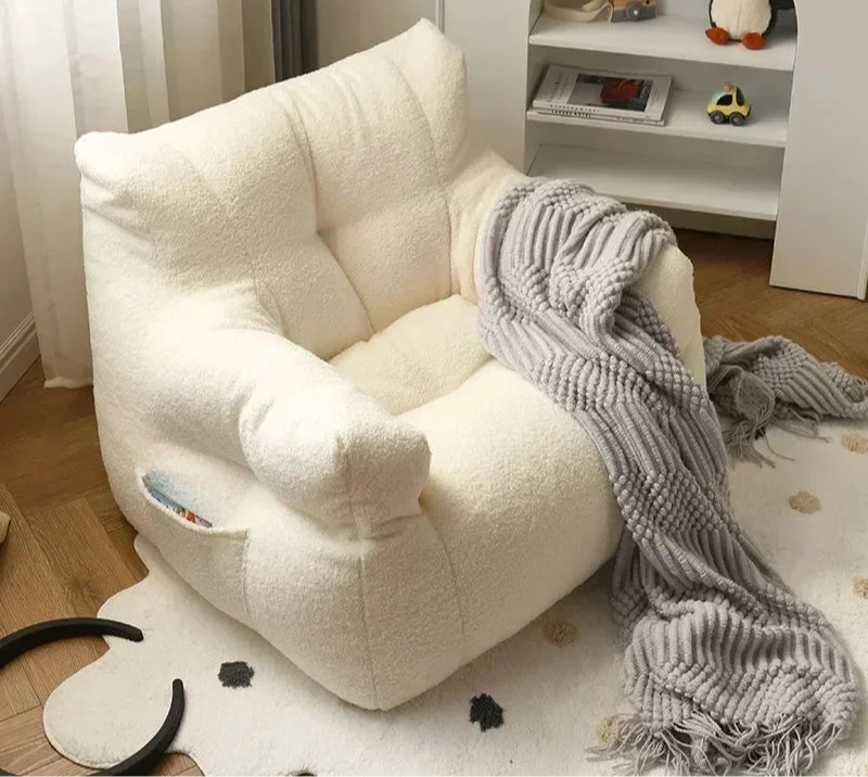 Fauteuil Marina minimaliste en tissu peluche