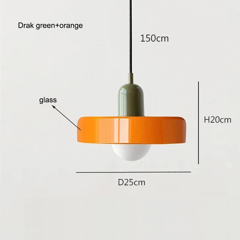 Lampe suspendue contemporaine.